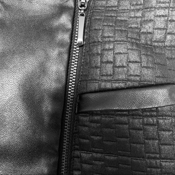 Lord & Taylor Black Faux Leather Women’s Skirt - Picture 2 of 9